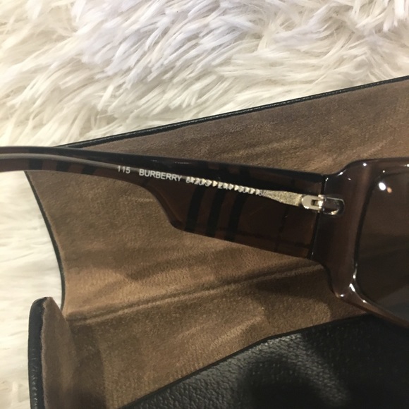 Burberry Sunglasses - Picture 5 of 6